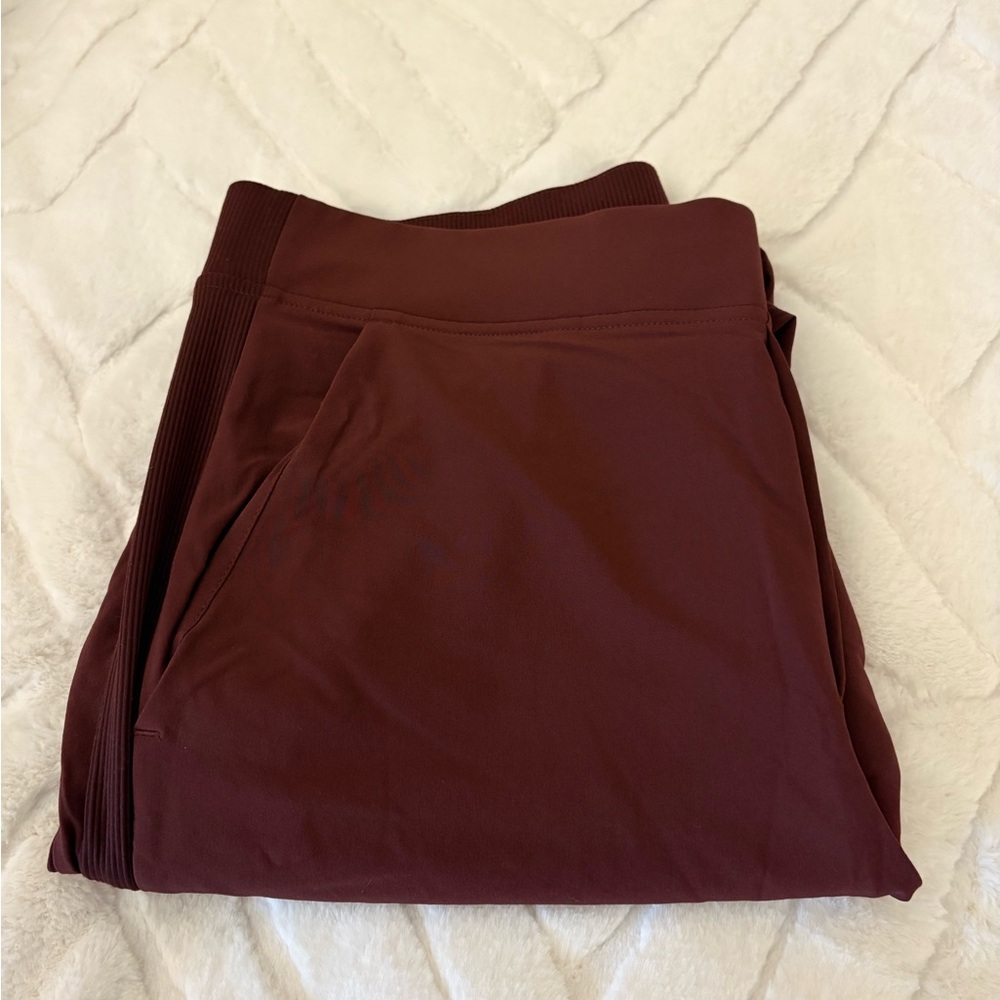 Athleta women’s Burgundy Brooklyn light weight joggers in Burgundy size 10/30